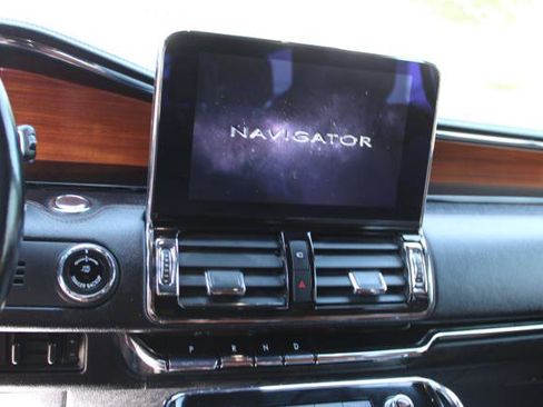 Used 2018 Lincoln Navigator Reserve w/ Technology Package AWD/4WD image 17