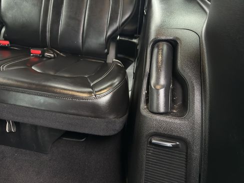 Used 2024 Chrysler Pacifica Touring-L w/ Uconnect Theater Family Group image 34