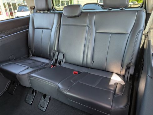 Used 2024 Ford Expedition XLT RWD image 31