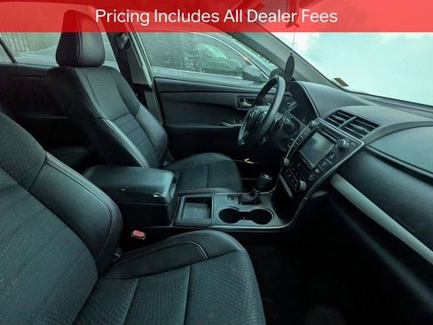 Used 2015 Toyota Camry SE w/ Moonroof Package FWD image 10