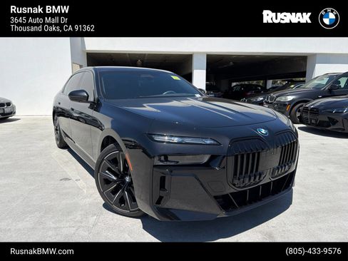 Certified 2023 BMW i7 xDrive60 w/ Executive Package 2 AWD/4WD image 1
