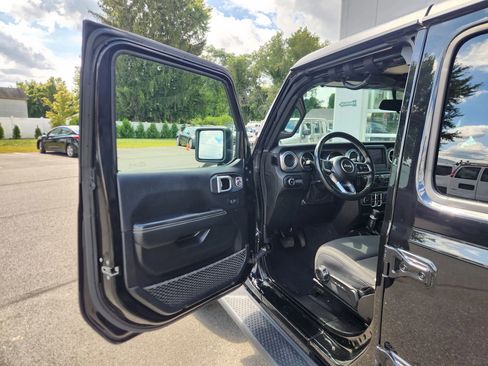 Used 2021 Jeep Wrangler Unlimited Sahara w/ Cold Weather Group AWD/4WD image 22