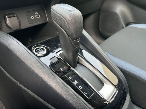 Used 2025 Nissan Versa SV image 41