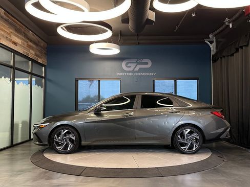 Used 2024 Hyundai Elantra SEL w/ Convenience Package FWD image 6
