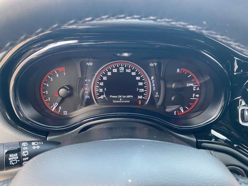 Used 2021 Dodge Durango SXT image 32