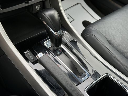 Used 2017 Honda Accord Touring image 19