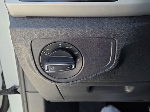 Used 2022 Volkswagen Atlas SEL R-Line image 27