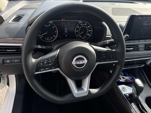 Used 2025 Nissan Altima 2.5 SV image 28