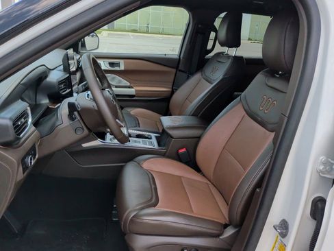 Used 2024 Ford Explorer King Ranch w/ Technology Package RWD image 13