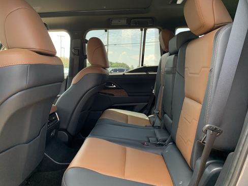 Used 2026 Lexus GX 550 AWD/4WD image 16