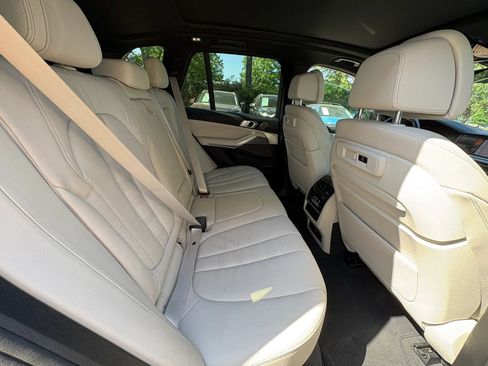 Used 2019 BMW X5 xDrive50i w/ M Sport Package AWD/4WD image 15