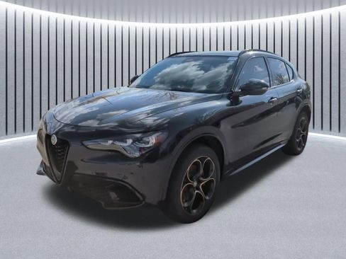 Used 2025 Alfa Romeo Stelvio Sprint AWD/4WD image 16