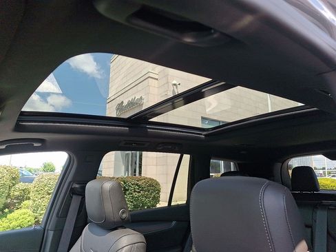 Certified 2024 Cadillac XT6 Luxury w/ LPO, Floor Liner Package AWD/4WD image 15