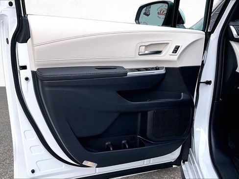 New 2026 Toyota Sienna Platinum image 17