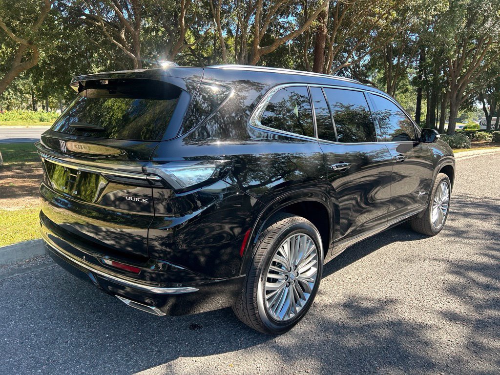 Used 2027 Buick Enclave Avenir w/ LPO, Illumination Package FWD image 6