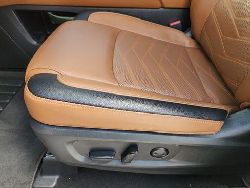 Used 2025 Nissan Pathfinder Platinum w/ Cargo Package FWD image 26