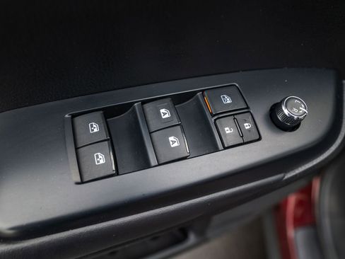 Used 2017 Toyota Highlander XLE image 19