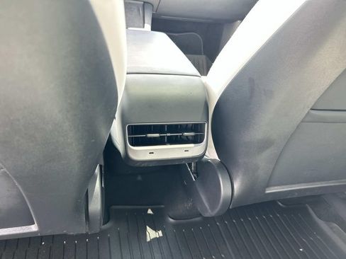 Used 2021 Tesla Model Y Long Range AWD/4WD image 22