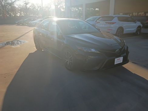 Used 2024 Toyota Camry SE image 6