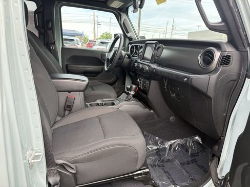 Used 2023 Jeep Wrangler Unlimited w/ Sun & Screen Package AWD/4WD image 16