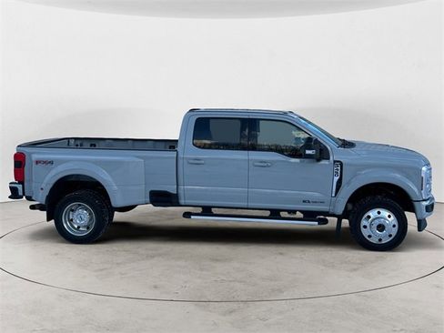 Certified 2025 Ford F450 Lariat w/ FX4 Off-Road Package image 6