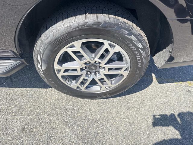 Certified 2025 Ford Expedition Active AWD/4WD image 13