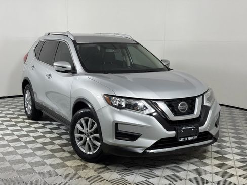 Used 2018 Nissan Rogue SV FWD image 2