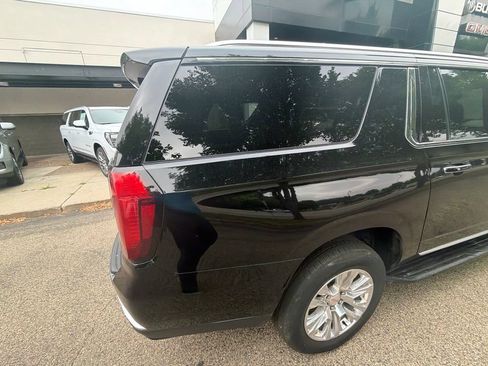 Used 2025 GMC Yukon XL Denali AWD/4WD image 7