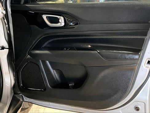 Used 2024 Jeep Compass Latitude w/ Altitude Special Edition image 19