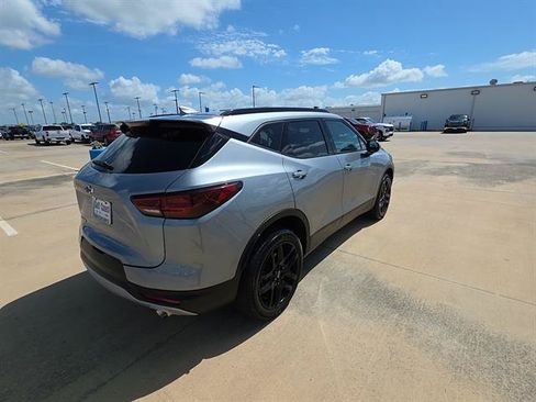 Used 2024 Chevrolet Blazer LT w/ Convenience Package FWD image 6