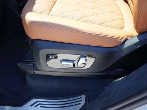 Used 2024 BMW X7 xDrive40i w/ Premium Package AWD/4WD image 27