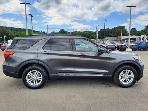 Used 2020 Ford Explorer XLT w/ Equipment Group 202A image 8