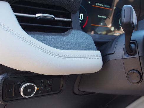 Used 2025 Ford Explorer Platinum w/ Ultimate Package image 25