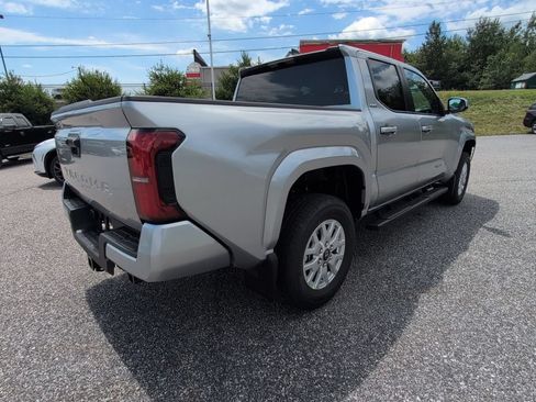 Certified 2026 Toyota Tacoma SR5 AWD/4WD image 7