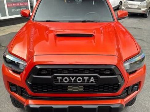 Used 2018 Toyota Tacoma TRD Sport image 8