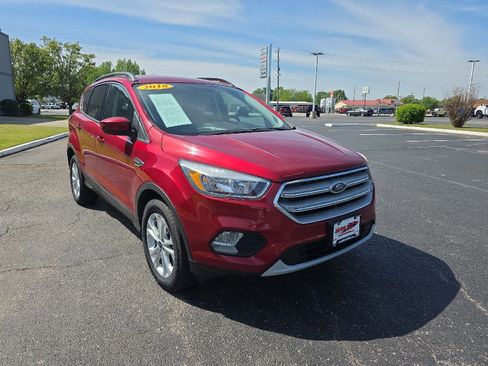 Used 2018 Ford Escape SE w/ SE Sync 3 Package image 3