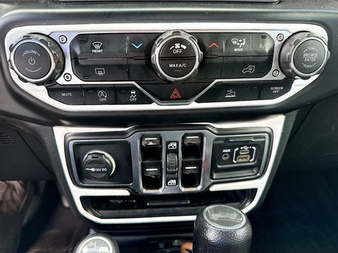 Used 2022 Jeep Wrangler Unlimited Sport AWD/4WD image 14
