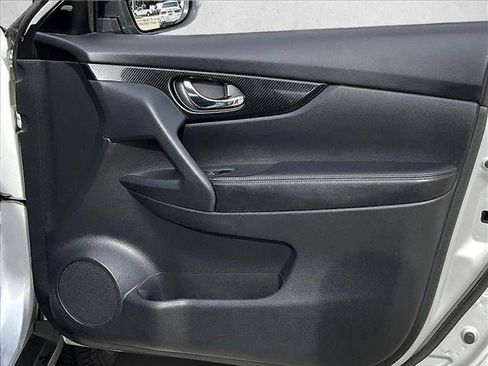 Used 2020 Nissan Rogue SL FWD image 18