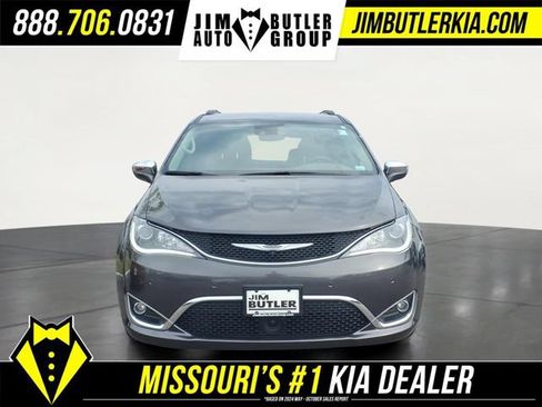 Used 2019 Chrysler Pacifica Limited w/ Advanced Safetytec Group FWD image 30