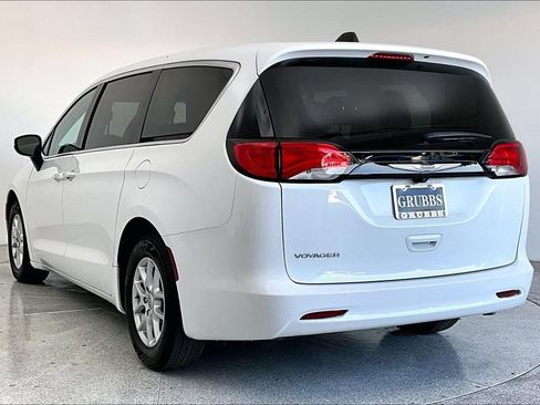 Used 2023 Chrysler Voyager LX FWD image 15