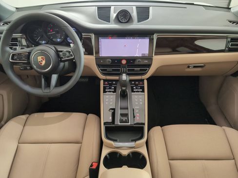 Certified 2025 Porsche Macan AWD/4WD image 21
