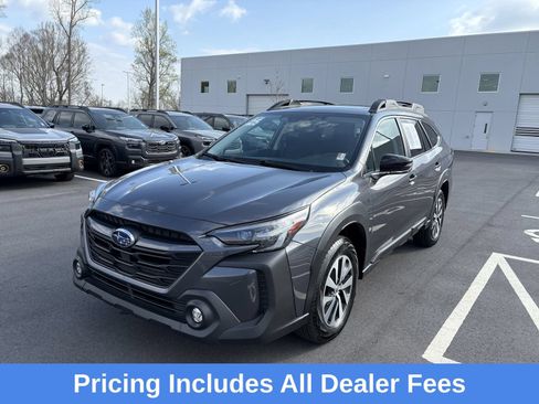 Used 2025 Subaru Outback Premium AWD/4WD image 3