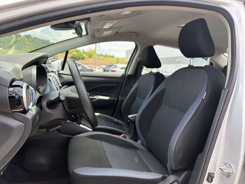 Used 2025 Nissan Versa SV FWD image 15
