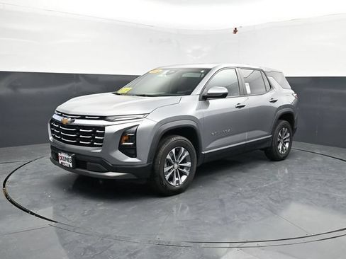 Used 2025 Chevrolet Equinox LT FWD image 3