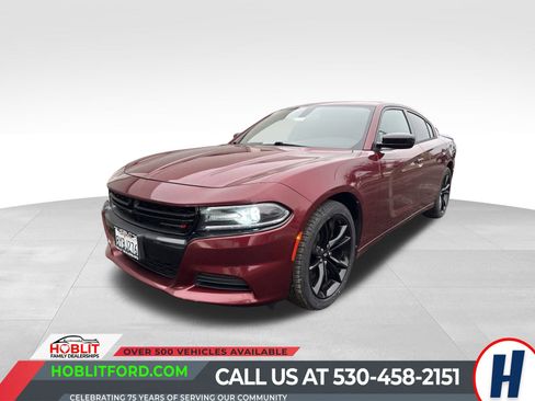 Used 2018 Dodge Charger SXT w/ Blacktop Package image 1