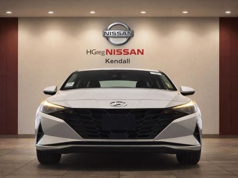 Used 2022 Hyundai Elantra SEL FWD image 5