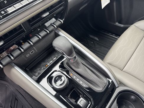 New 2026 Chevrolet Colorado ZR2 w/ Off-Road Front Bumper Package image 24