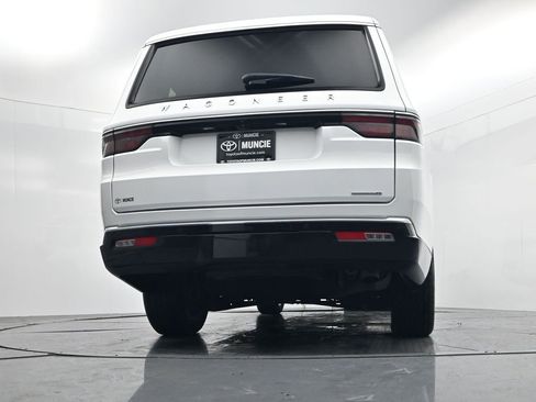 Used 2024 Jeep Wagoneer L Series II w/ Flexible Seating Group image 56