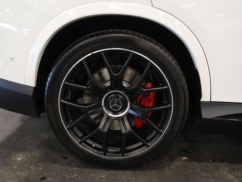 Used 2025 Mercedes-Benz GLC 63 AMG S w/ Driver Assistance Package image 11