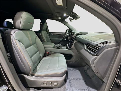 Used 2026 GMC Acadia AT4 w/ Luxury Package image 31